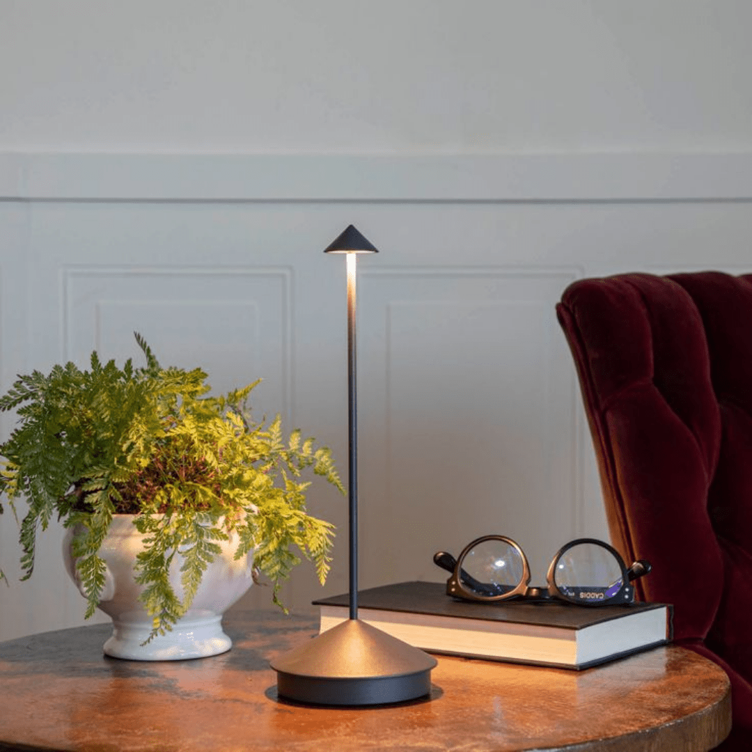 Luminária de Mesa Recarregável Minimalista