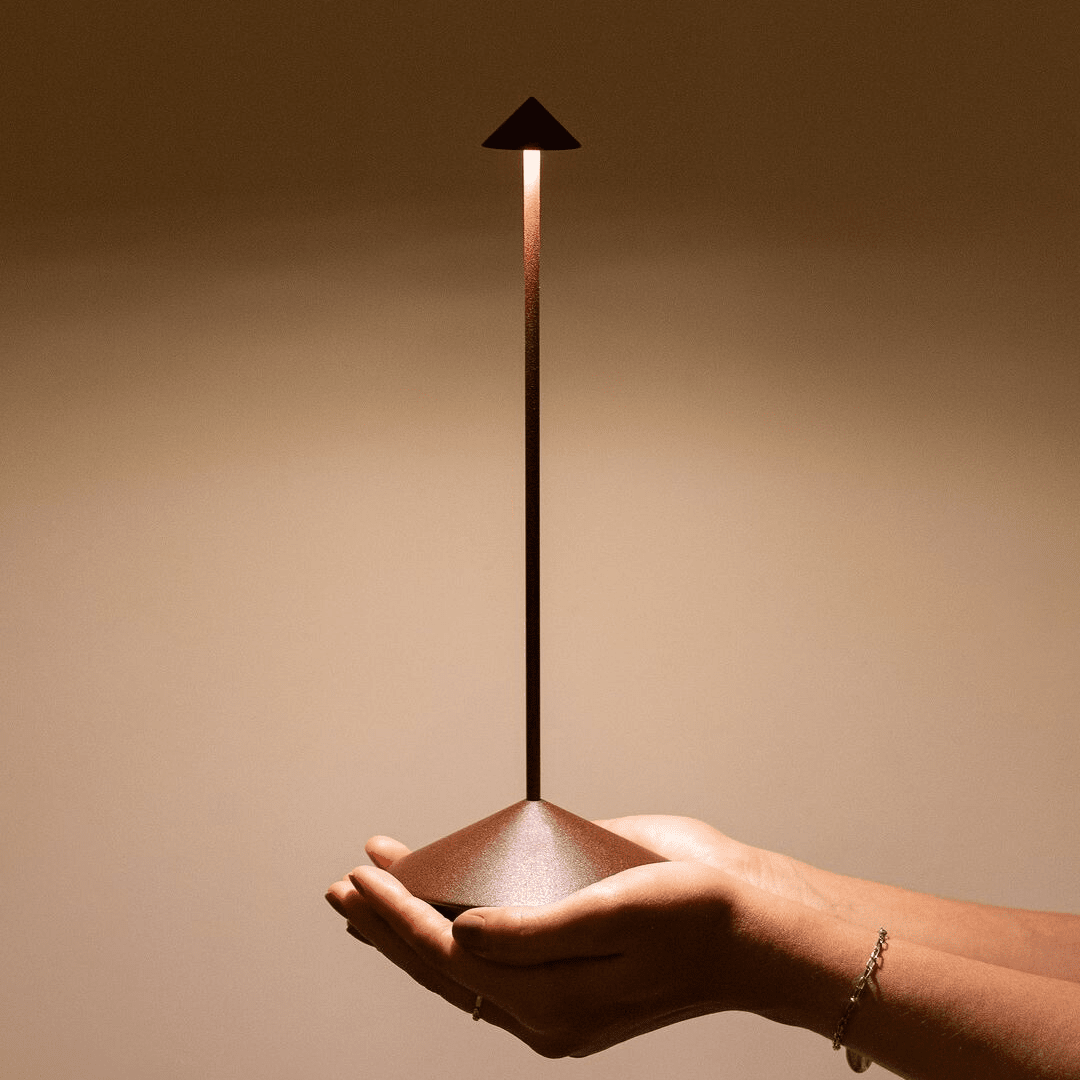 Luminária de Mesa Recarregável Minimalista