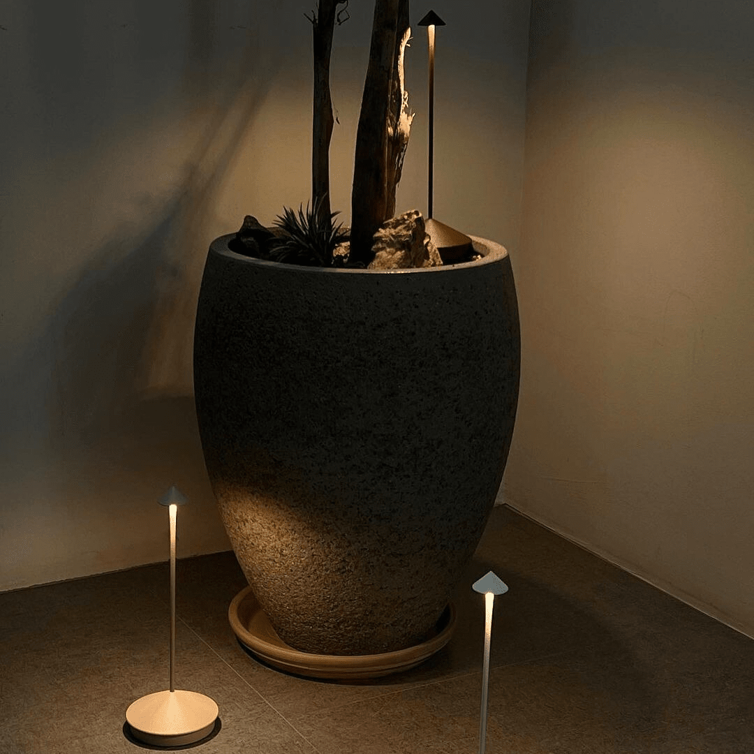 Luminária de Mesa Recarregável Minimalista