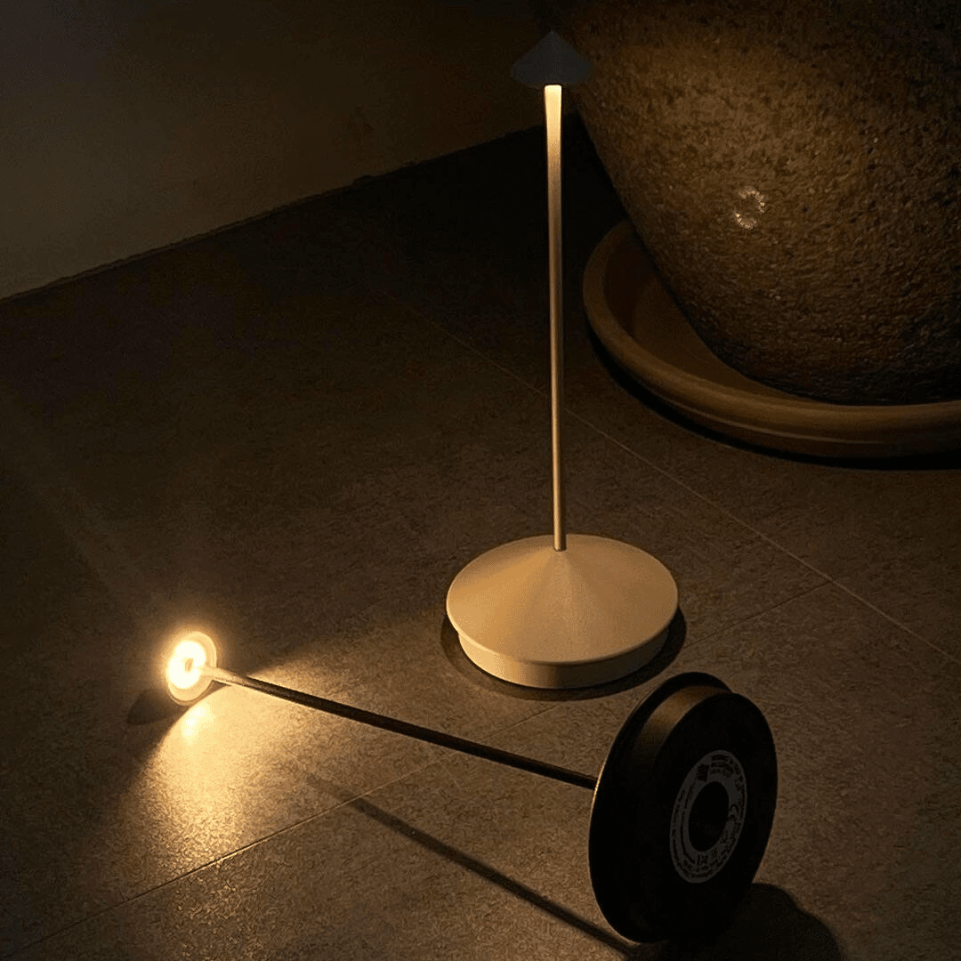 Luminária de Mesa Recarregável Minimalista