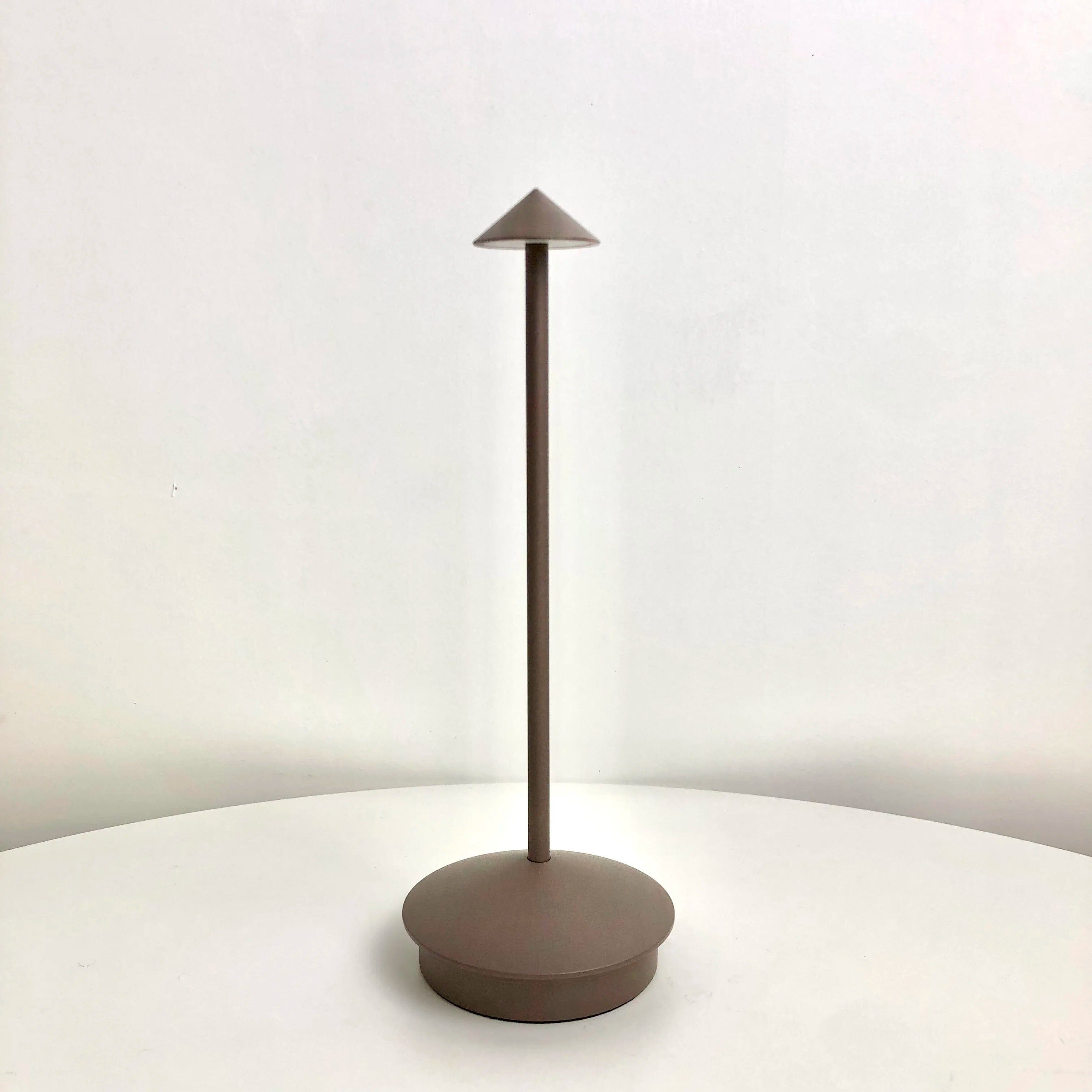 Luminária de Mesa Recarregável Minimalista